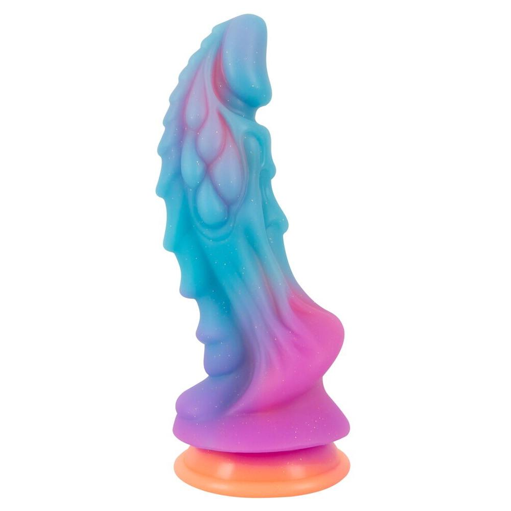 Glitrende Mystic Dragon fantasidildo i regnbuefarger, med detaljerte riller og sugekopp.