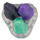 Triple Tentacle fantasidildo med tre fleksible armer i lilla, grønt og mørkegrått Liquid Silicone.