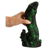 Lizard Peak fantasidildo i svart og grønn marmorert silikon med reptilinspirert design og sugekopp.