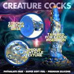 Blå og gullfarget Kraken fantasy dildo i silikon med sugekopp, tentakeltekstur og avsmalnende tupp.