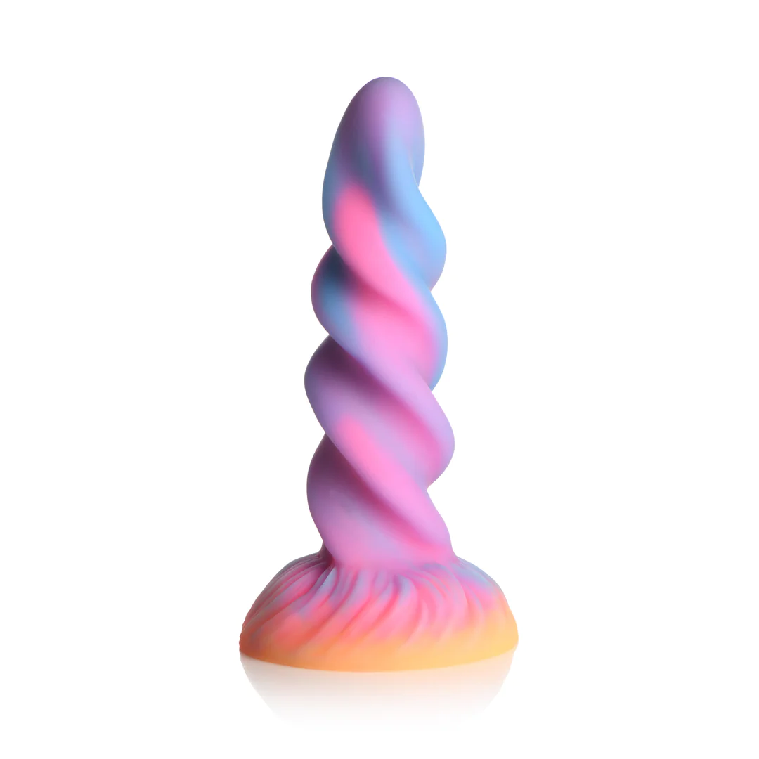 Moon Rider fantasy dildo med glødende enhjørningshorn, spiralformet skaft i rosa, blått og lilla.