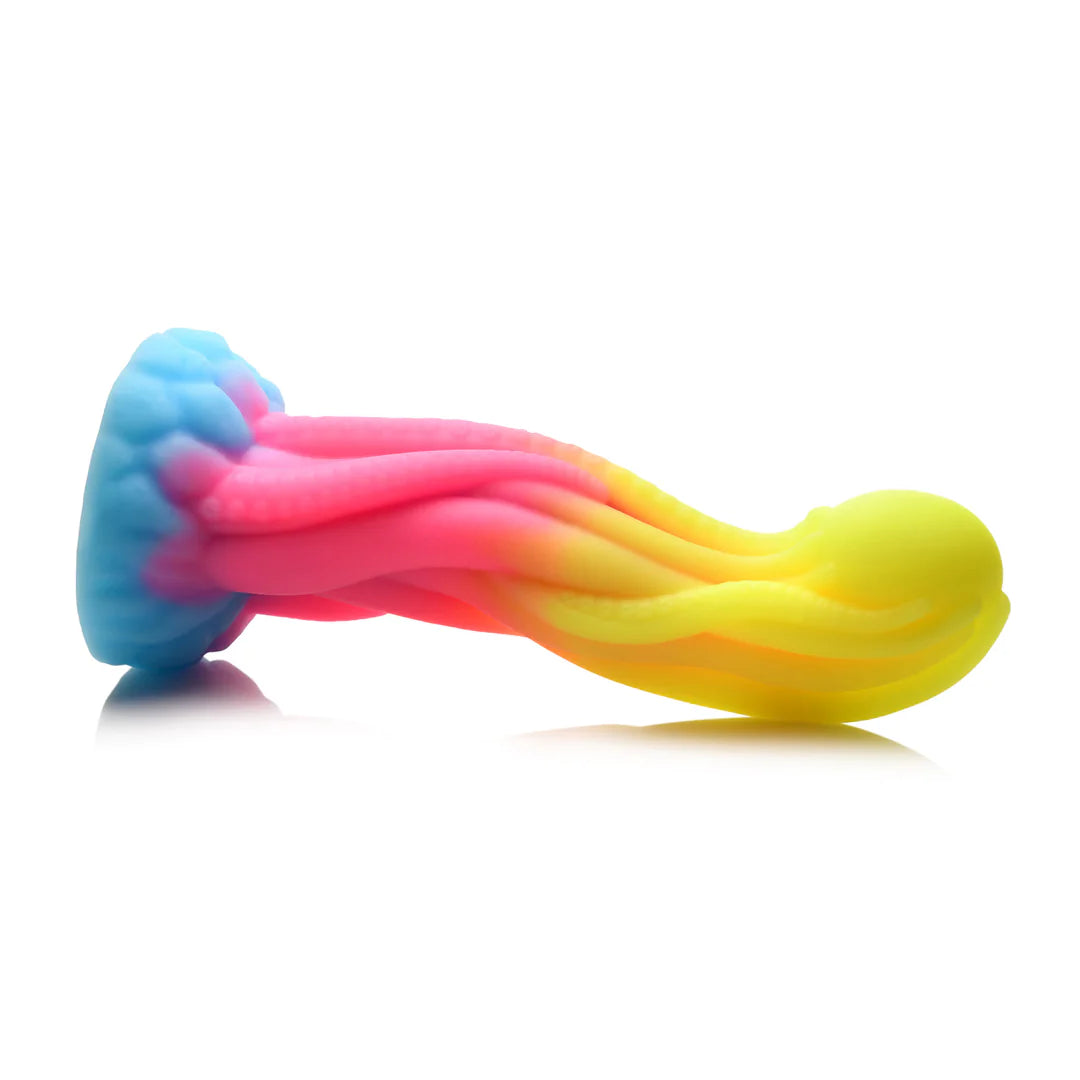Fargerik, glødende silikon tentakeldildo i blått, rosa og gult med eggformet topp og sugekopper.