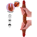 Brun, 40 cm lang dobbel dildo i silikon med bevegelig forhud, holdt av to hender.