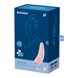 Satisfyer Curvy 2+ lufttrykksvibrator i lys rosa silikon, vist foran den blå produktesken.