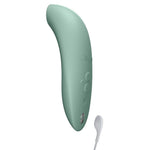 We-Vibe Melt 2 lufttrykksvibrator i dus grønn silikon med diskret design og ladekabel.